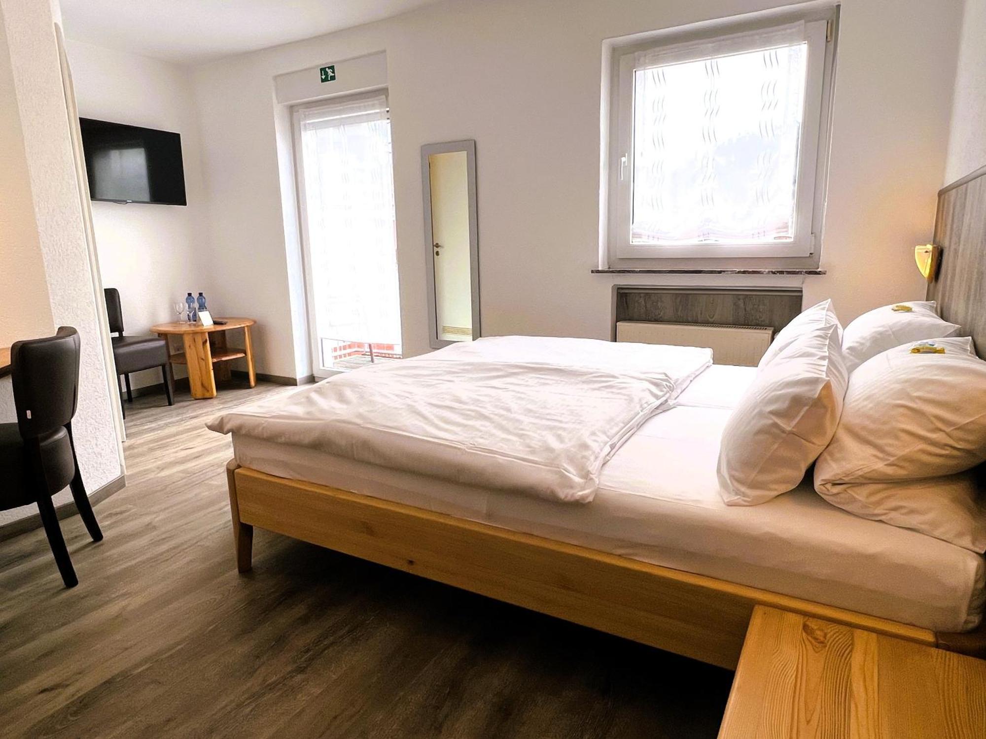 Hotel Orthwein -Kostenfreie Parkplaetze- Cölbe Dış mekan fotoğraf